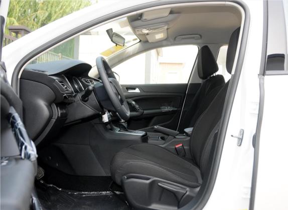 标致408 2014款 1.8L 自动领先版 车厢座椅   前排空间