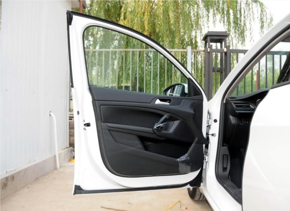 标致408 2014款 1.8L 自动领先版 车厢座椅   前门板
