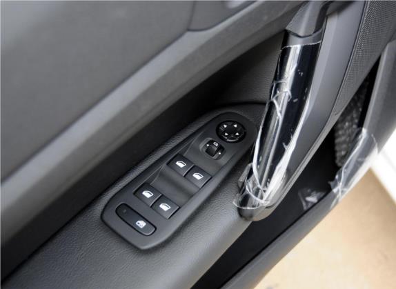 标致408 2014款 1.8L 自动领先版 车厢座椅   门窗控制