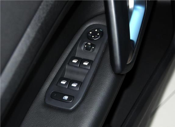 标致408 2014款 1.6T 自动尊贵版 车厢座椅   门窗控制