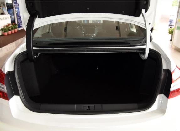 标致408 2015款 1.2T 自动豪华版 车厢座椅   后备厢