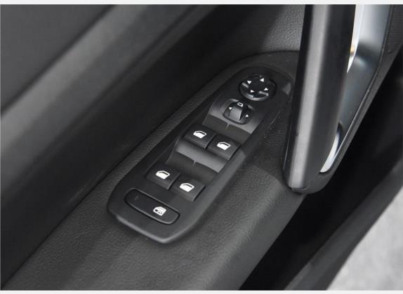 标致408 2015款 1.2T 自动荣耀版 车厢座椅   门窗控制