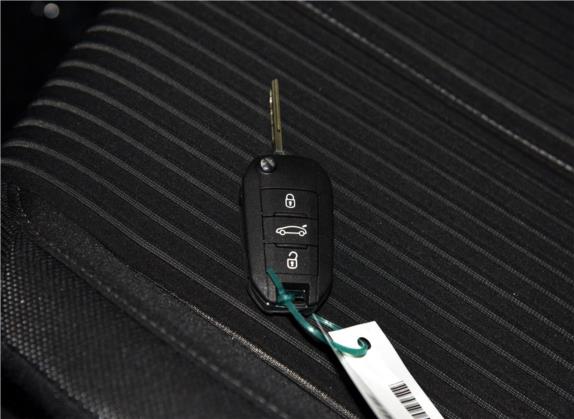 标致408 2016款 1.6T 自动豪华版 其他细节类   钥匙