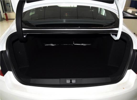 标致408 2016款 1.6T 自动豪华版 车厢座椅   后备厢