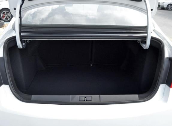 标致408 2018款 改款 1.8L 自动豪华版 车厢座椅   后备厢