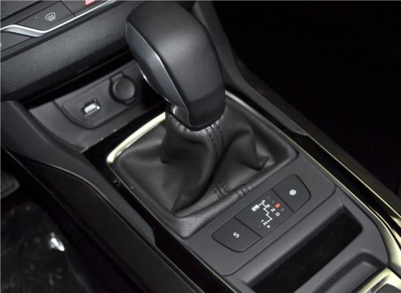 标致408 2018款 改款 1.8L 自动豪华版 中控类   挡把