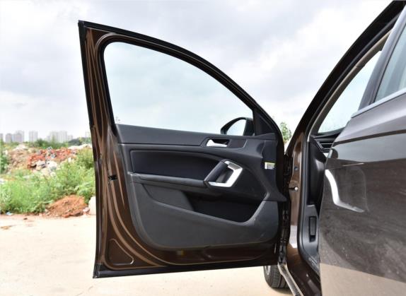 标致408 2019款 230THP 自动豪华版 国V 车厢座椅   前门板