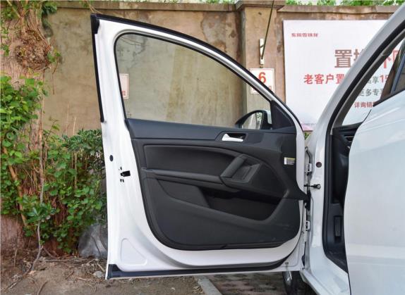 标致408 2019款 230THP 自动领先版 国V 车厢座椅   前门板