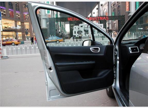 标致307 2007款 改款 2.0L 手动尊享版 车厢座椅   前门板