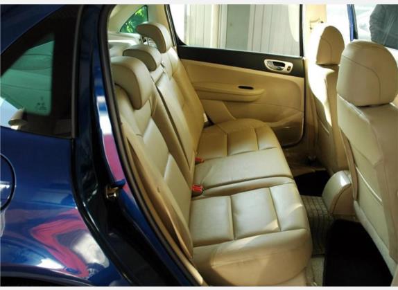 标致307 2007款 改款 2.0L 自动尊享版 车厢座椅   后排空间