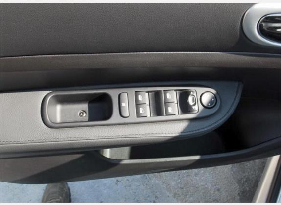 标致307 2007款 改款 2.0L 自动尊享版 车厢座椅   门窗控制
