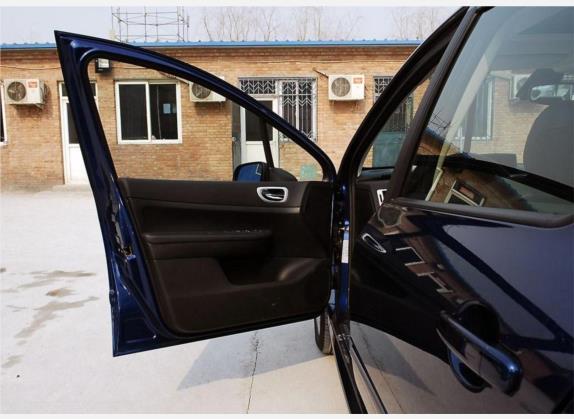 标致307 2008款 两厢 2.0L 自动逸致版 车厢座椅   前门板