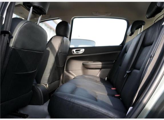 标致307 2010款 两厢 2.0L 自动舒适版 车厢座椅   后排空间