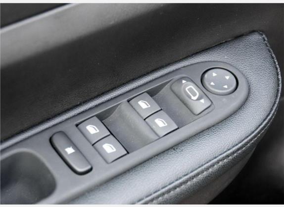 标致307 2010款 两厢 2.0L 自动舒适版 车厢座椅   门窗控制