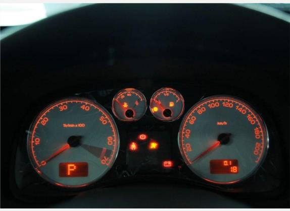 标致307 2010款 两厢 1.6L 自动豪华版 中控类   仪表盘