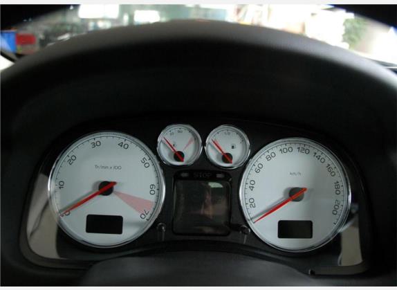 标致307 2010款 两厢 2.0L 自动运动版 中控类   仪表盘