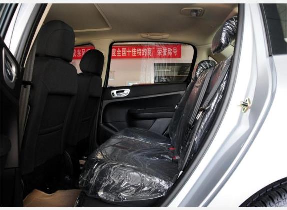 标致307 2010款 三厢 1.6L 手动豪华版 车厢座椅   后排空间