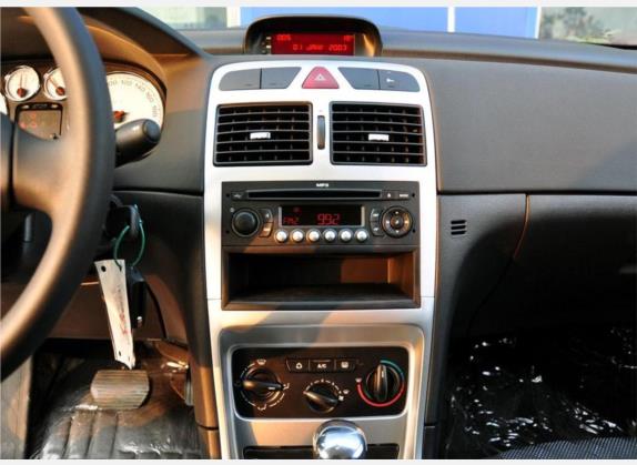 标致307 2010款 三厢 1.6L 自动舒适版 中控类   中控台