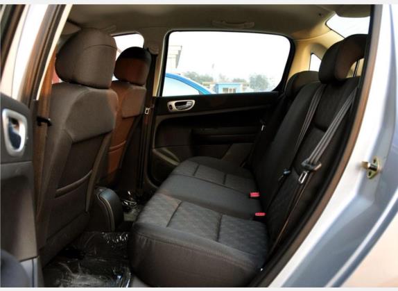 标致307 2010款 三厢 1.6L 自动舒适版 车厢座椅   后排空间