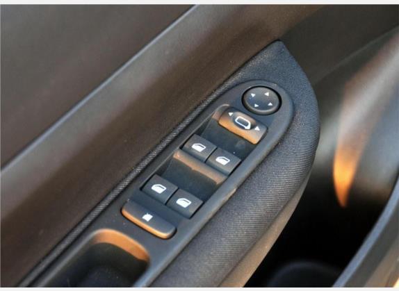 标致307 2010款 三厢 1.6L 自动舒适版 车厢座椅   门窗控制