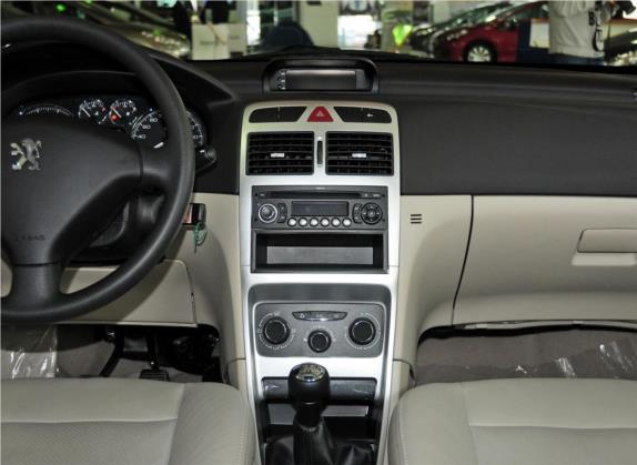 标致307 2012款 两厢 1.6L 手动舒适版 中控类   中控台