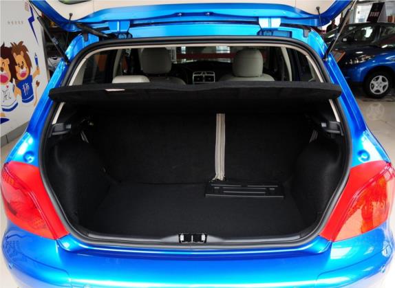 标致307 2012款 两厢 1.6L 手动舒适版 车厢座椅   后备厢