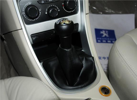 标致307 2012款 两厢 1.6L 手动舒适版 中控类   挡把