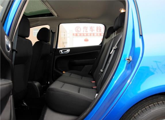 标致307 2012款 两厢 1.6L 自动舒适版 车厢座椅   后排空间