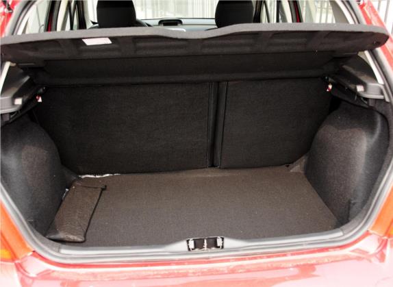 标致307 2012款 1.6L 自动CROSS 车厢座椅   后备厢