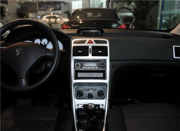 标致307 2013款 两厢 1.6L 手动舒适版 中控类   中控台