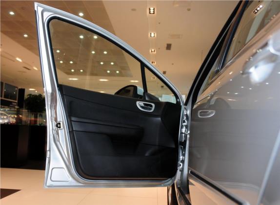 标致307 2013款 两厢 1.6L 手动舒适版 车厢座椅   前门板