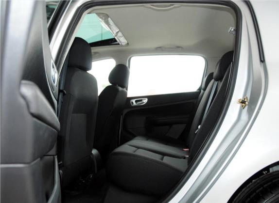 标致307 2013款 两厢 1.6L 自动舒适版 车厢座椅   后排空间