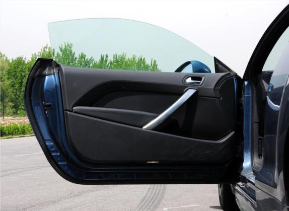 标致RCZ 2011款 1.6T 豪华优雅型 车厢座椅   前门板
