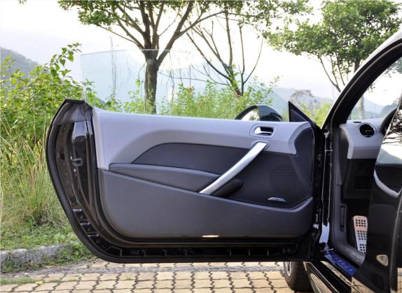 标致RCZ 2011款 1.6T 豪华运动型 车厢座椅   前门板