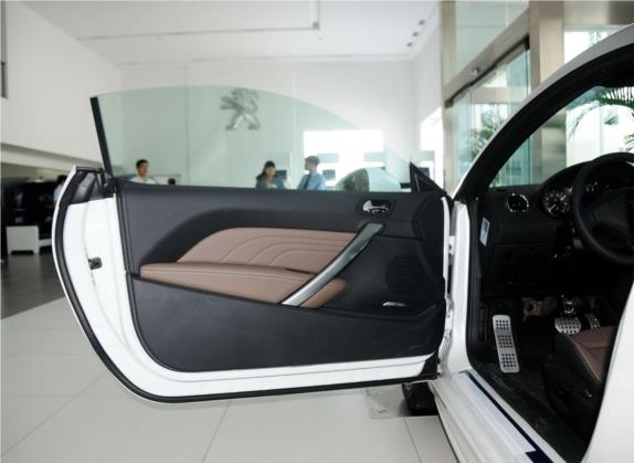 标致RCZ 2014款 1.6T 豪华版深色风格 车厢座椅   前门板