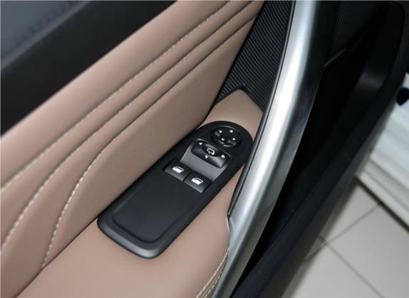 标致RCZ 2014款 1.6T 豪华版深色风格 车厢座椅   门窗控制