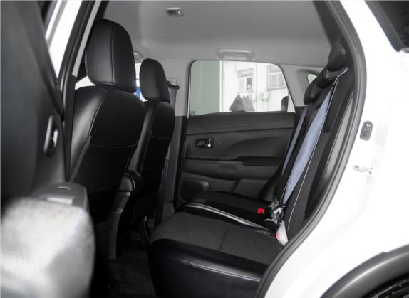 标致4008(进口) 2013款 2.0L 两驱时尚型 车厢座椅   后排空间