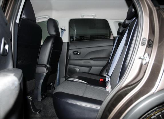 标致4008(进口) 2013款 2.0L 四驱时尚型 车厢座椅   后排空间