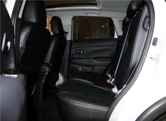 标致4008(进口) 2013款 2.0L 四驱豪华型 车厢座椅   后排空间