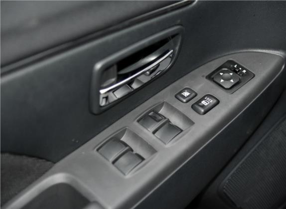 标致4008(进口) 2013款 2.0L 两驱进取型 车厢座椅   门窗控制