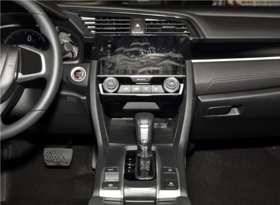 思域 2019款 180TURBO CVT尚动版 国VI 中控类   中控台