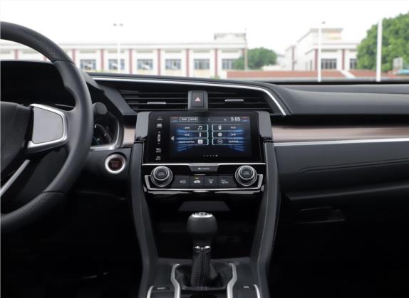 思域 2019款 220TURBO 手动劲控版 国VI 中控类   中控台