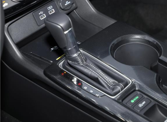 思域 2022款 240TURBO CVT劲控版 中控类   挡把