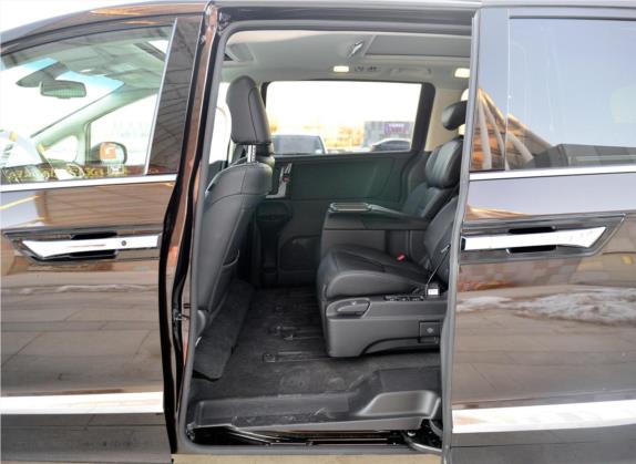 艾力绅 2016款 2.4L 至尊版 车厢座椅   后排空间