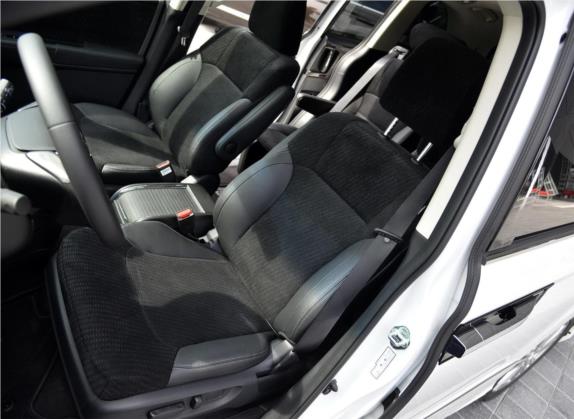 艾力绅 2016款 2.4L 舒适版 车厢座椅   前排空间