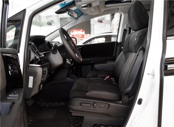 艾力绅 2019款 2.0L 混动舒适版 车厢座椅   前排空间