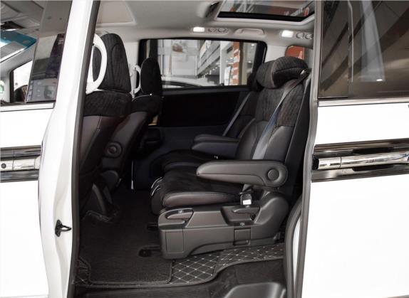 艾力绅 2019款 2.0L 混动舒适版 车厢座椅   后排空间
