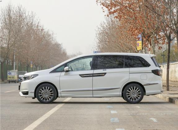 艾力绅 2022款 2.0L e:HEV 经典版 外观   正侧