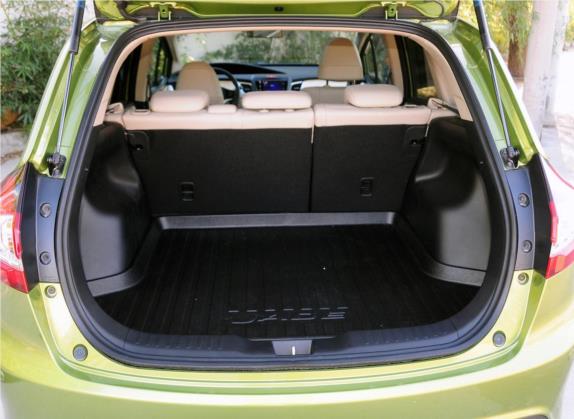 杰德 2013款 1.8L CVT豪华版 5座 车厢座椅   后备厢