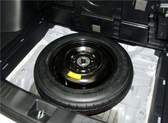 杰德 2013款 1.8L 自动舒适版 5座 其他细节类   备胎
